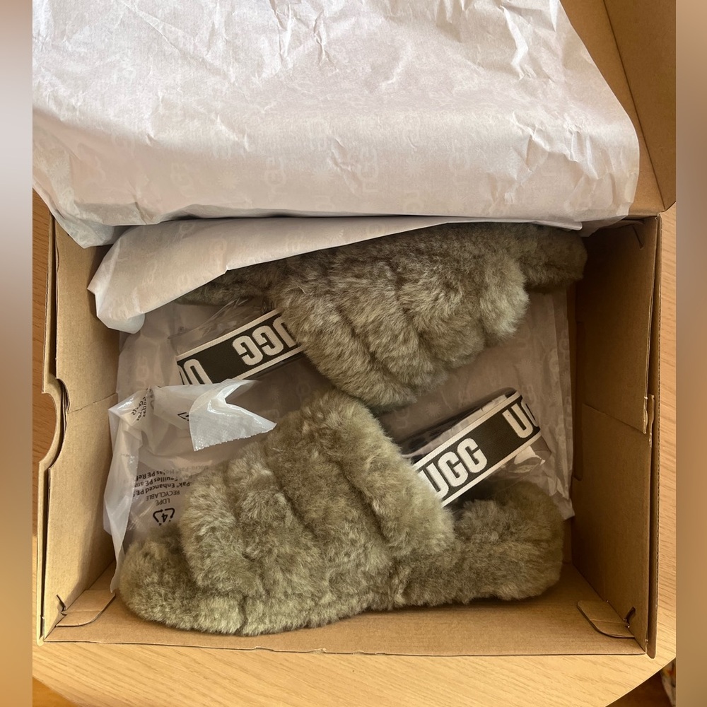 New in Box UGG fluff yeah slides